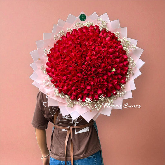 BUCHÓN DE 200 ROSAS ROJAS “BELLA”
